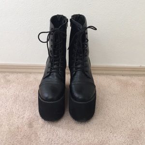 YRU Tanq boots